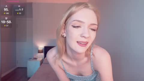 Snapshot of lily_moony chatting on April 8, 7:41 am Lily online show from April 8, 7:41 am