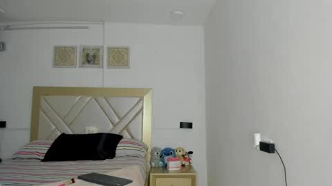 lily_noir_ online show from April 2, 1:53 pm