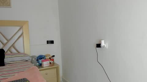 lily_noir_ online show from April 8, 11:54 am