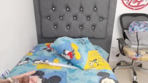 Snapshot of lily_robertss_ chatting on June 3, 9:53 pm Lily Roberts online show from June 3, 9:53 pm