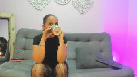 lily_rose0 online show from April 28, 9:20 pm