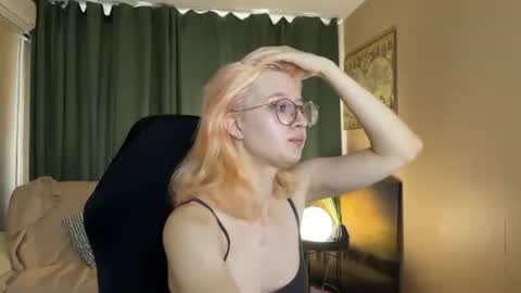 Snapshot of lily_spark_ chatting on June 15, 1:41 am Lily Spark online show from June 15, 1:41 am