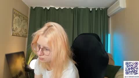Snapshot of lily_spark_ chatting on June 18, 1:17 am Lily Spark online show from June 18, 1:17 am