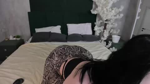 Snapshot of lily_sterling chatting on May 7, 9:36 am lily online show from May 7, 9:36 am