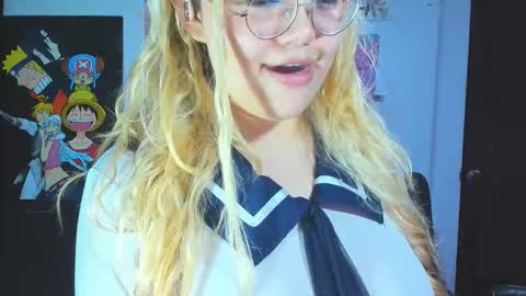 Snapshot of lily_stone04 chatting on June 2, 9:44 am lily_stone04 online show from June 2, 9:44 am