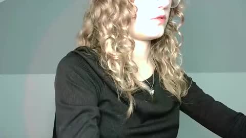 Snapshot of lily_tayberry chatting on September 9, 3:11 pm small lily online show from September 9, 3:11 pm