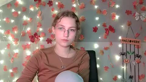 Snapshot of lily_tayberry chatting on October 9, 12:03 pm small lily online show from October 9, 12:03 pm