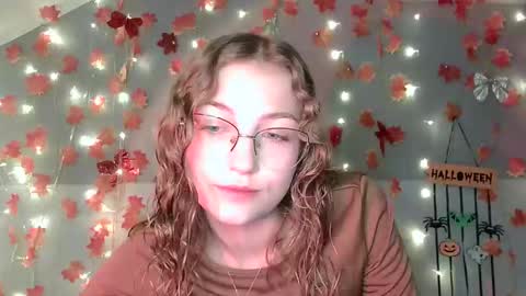 Snapshot of lily_tayberry chatting on October 13, 1:11 pm small lily online show from October 13, 1:11 pm