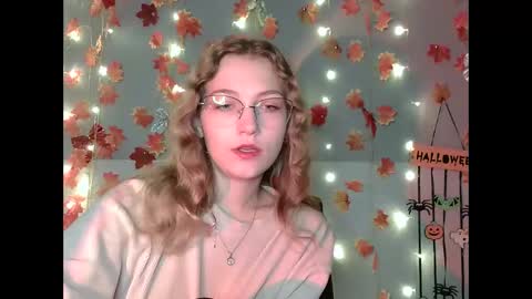 Snapshot of lily_tayberry chatting on October 16, 6:25 am small lily online show from October 16, 6:25 am