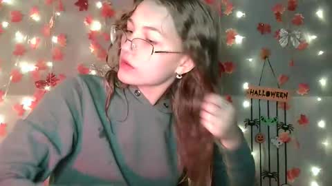 Snapshot of lily_tayberry chatting on October 19, 3:01 pm small lily online show from October 19, 3:01 pm