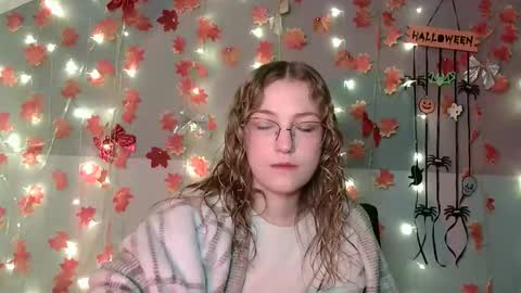 Snapshot of lily_tayberry chatting on October 23, 5:12 pm small lily online show from October 23, 5:12 pm