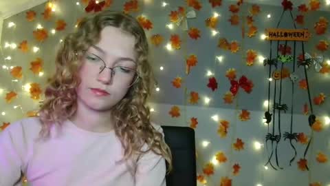 Snapshot of lily_tayberry chatting on October 30, 6:52 pm small lily online show from October 30, 6:52 pm