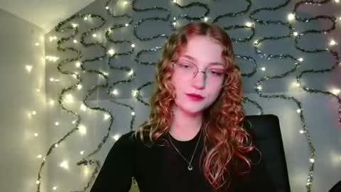 Snapshot of lily_tayberry chatting on November 5, 6:30 pm small lily online show from November 5, 6:30 pm