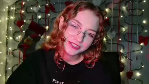 Snapshot of lily_tayberry chatting on December 1, 6:13 pm small lily online show from December 1, 6:13 pm