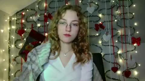 Snapshot of lily_tayberry chatting on December 5, 6:15 pm small lily online show from December 5, 6:15 pm