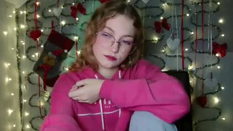 Snapshot of lily_tayberry chatting on December 16, 6:13 pm small lily online show from December 16, 6:13 pm