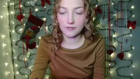 Snapshot of lily_tayberry chatting on December 17, 6:14 pm small lily online show from December 17, 6:14 pm