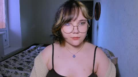 Snapshot of lily_violettt chatting on April 1, 1:41 pm Lily online show from April 1, 1:41 pm