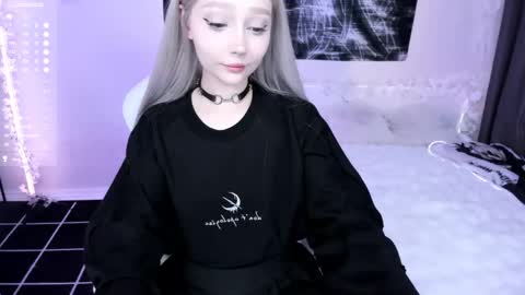 Lily online show from May 19, 1:56 am