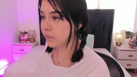 Snapshot of lily_woodz chatting on May 15, 7:32 pm LilyWoodz online show from May 15, 7:32 pm