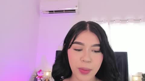 Snapshot of lily_woodz chatting on May 17, 2:46 pm LilyWoodz online show from May 17, 2:46 pm