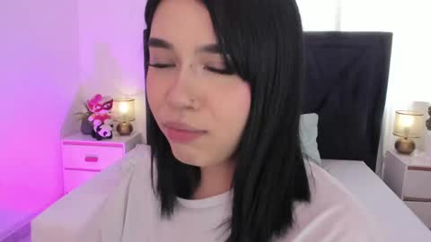 Snapshot of lily_woodz chatting on May 18, 7:09 pm LilyWoodz online show from May 18, 7:09 pm