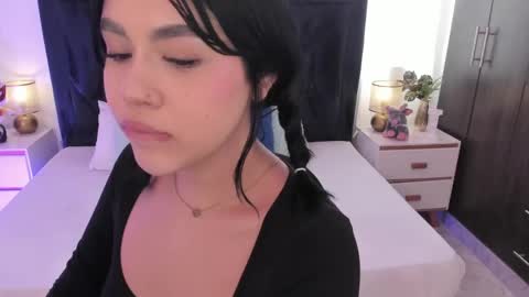 Snapshot of lily_woodz chatting on May 29, 6:50 pm LilyWoodz online show from May 29, 6:50 pm