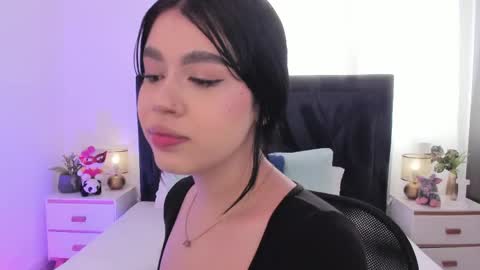 Snapshot of lily_woodz chatting on May 31, 2:46 pm LilyWoodz online show from May 31, 2:46 pm
