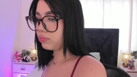Snapshot of lily_woodz chatting on June 1, 7:04 pm LilyWoodz online show from June 1, 7:04 pm
