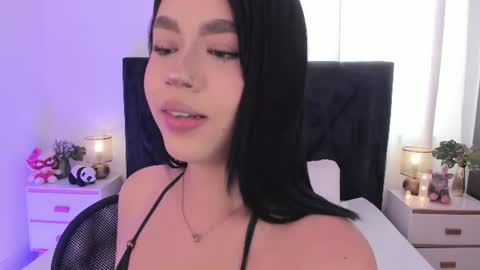 Snapshot of lily_woodz chatting on June 9, 7:14 pm LilyWoodz online show from June 9, 7:14 pm
