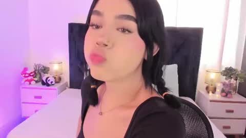Snapshot of lily_woodz chatting on June 13, 7:12 pm LilyWoodz online show from June 13, 7:12 pm