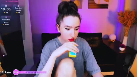 Snapshot of lily_xbaby chatting on May 25, 1:50 pm LILY online show from May 25, 1:50 pm