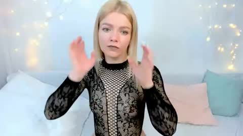 lilydavisss online show from April 3, 3:04 am