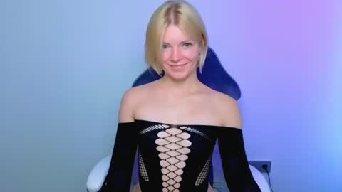 Snapshot of lilydavisss chatting on June 16, 3:53 am lilydavisss online show from June 16, 3:53 am