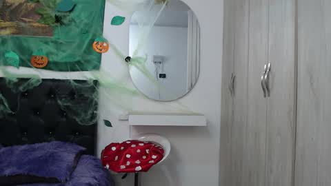 lilyfox23 online show from October 11, 12:32 am