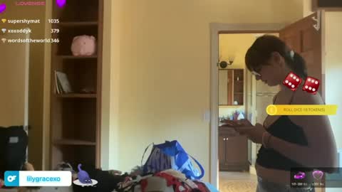 Snapshot of lilygracexoxo chatting on August 9, 11:42 pm Lily Grace online show from August 9, 11:42 pm