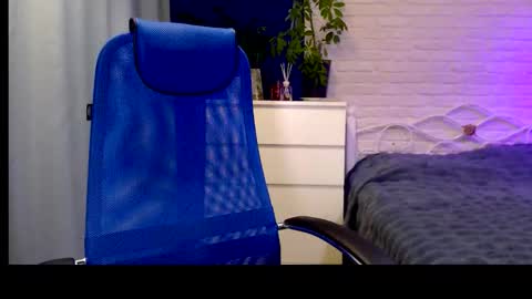 Lily online show from November 17, 7:36 am