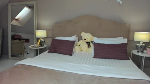 lilymyerss online show from December 18, 8:31 am