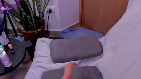 Lily Roberts  online show from May 29, 5:22 pm
