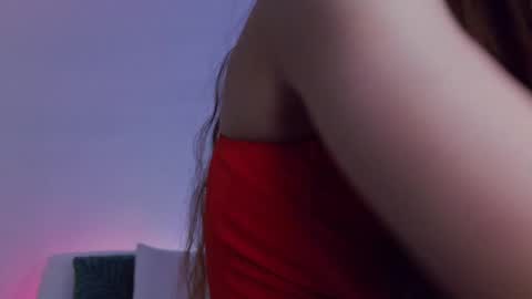 Snapshot of lilyroselyn chatting on May 6, 3:17 pm Lily online show from May 6, 3:17 pm