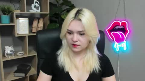 Lily online show from March 15, 7:25 am