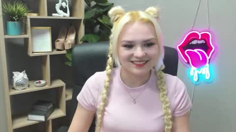 Lily online show from March 20, 8:08 am