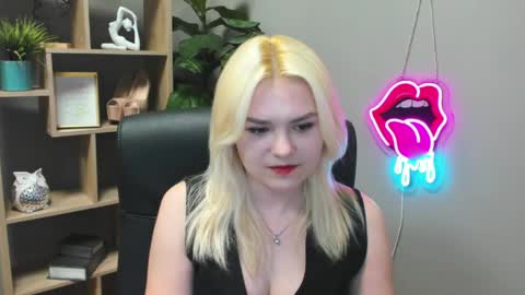 Lily online show from March 24, 7:35 am