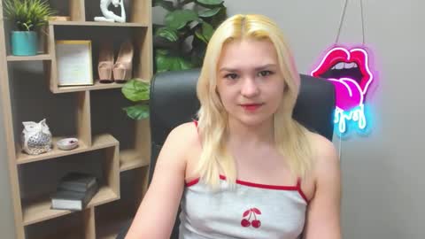 Lily online show from March 27, 7:36 am