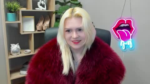 Lily online show from April 1, 1:41 pm