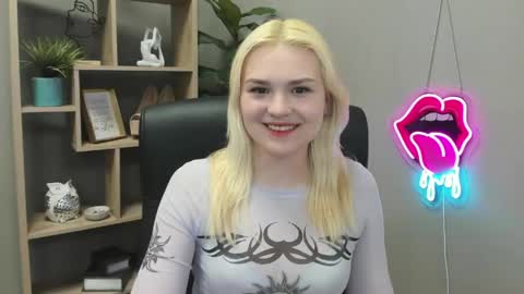 Lily online show from April 30, 7:04 am