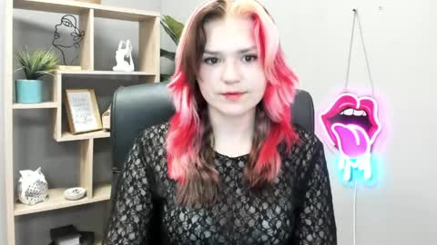 Snapshot of lilysweetxo chatting on June 8, 6:25 am Lily online show from June 8, 6:25 am