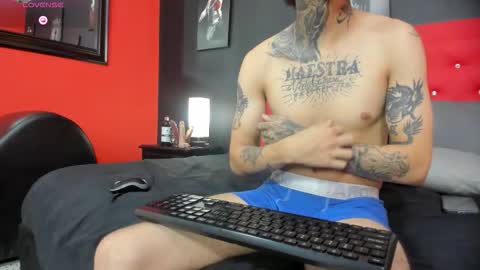 Snapshot of lilyth_adam chatting on December 19, 7:54 pm Lilythadam online show from December 19, 7:54 pm