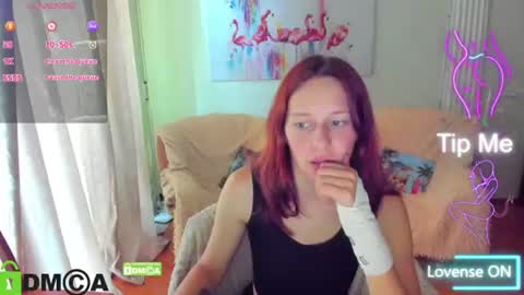 Snapshot of lilyviolet7 chatting on June 16, 8:06 am Hi Im Lily online show from June 16, 8:06 am