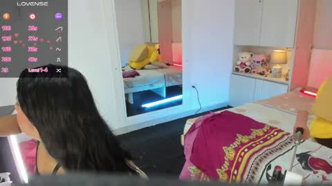 lilywhitee1 online show from April 30, 4:19 am